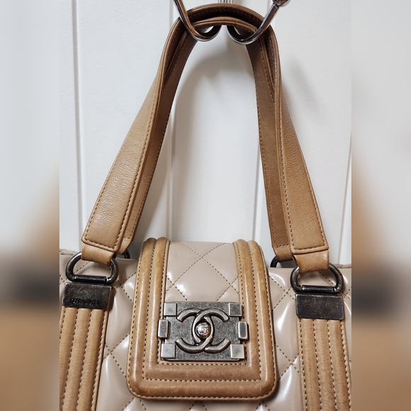 CHANEL Boy Diamond Quilt Patent Leather Tote 16 Series ***RARE and Delicious*** - Picture 7 of 16